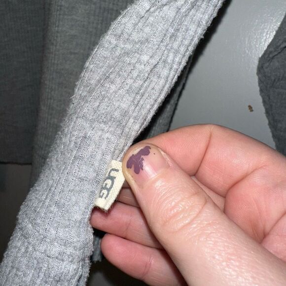 UGG Women’s Gray Ribbed Drawstring Hoodie Size Small - Picture 5 of 13